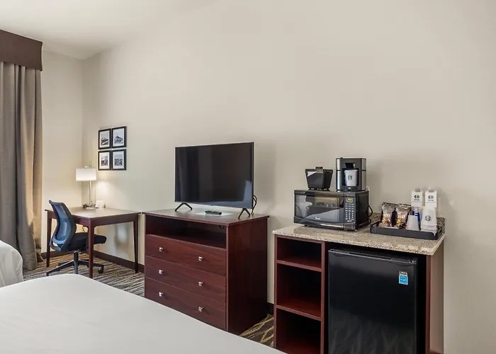 Cobblestone Hotel & Suites - De Pere Green Bay