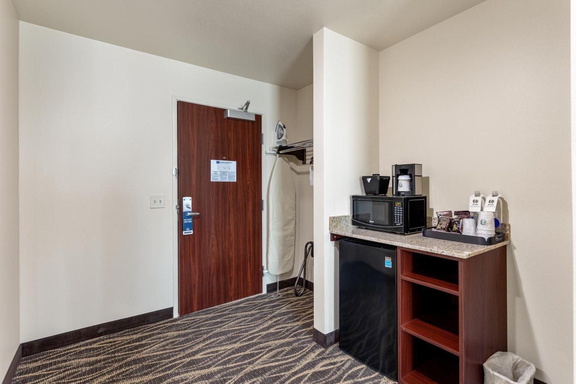 Cobblestone & - Bay Hotel