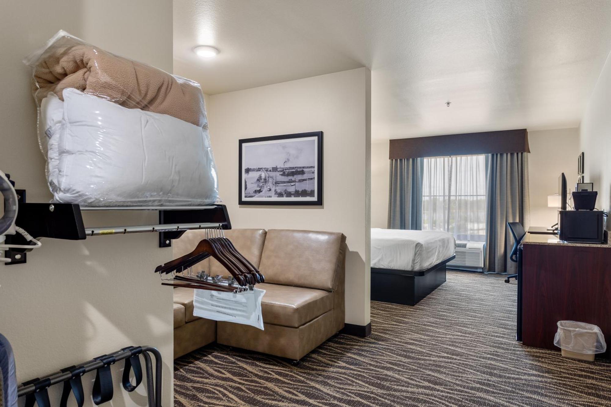 Hotel Cobblestone & - Bay 4*