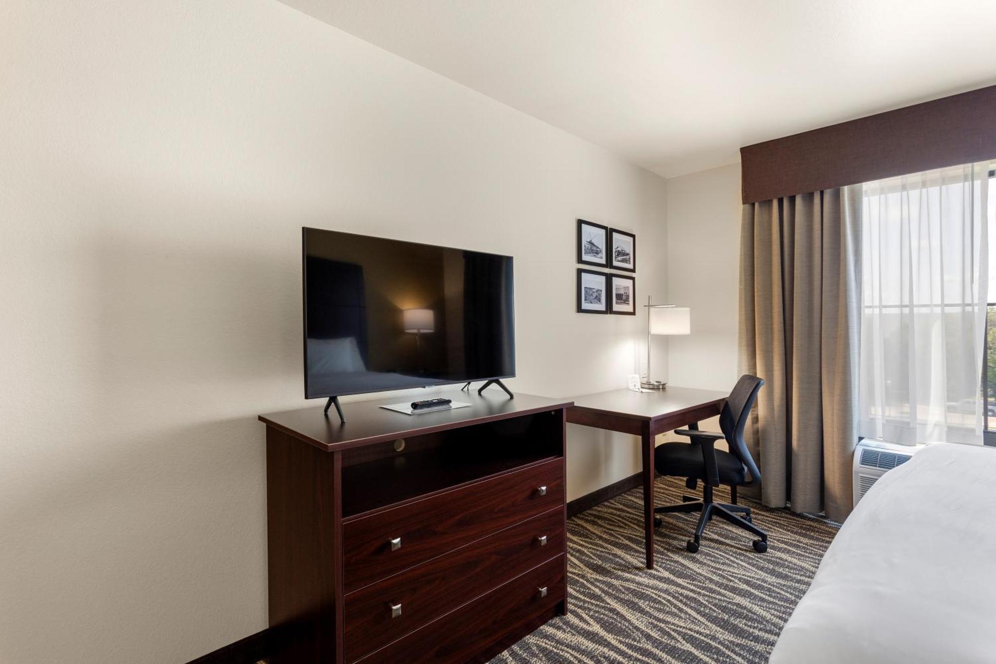 Cobblestone & - Bay Hotel