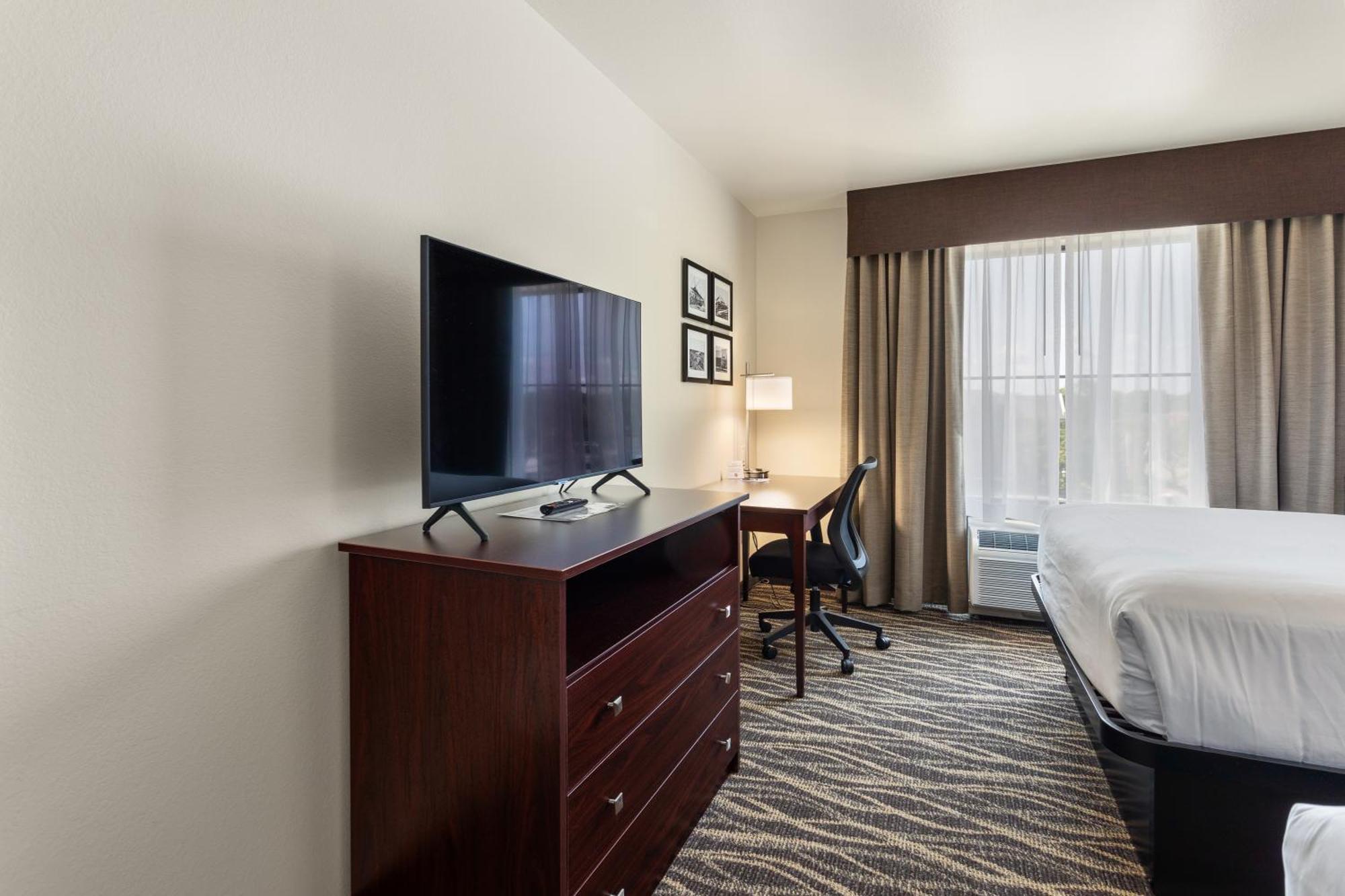 Cobblestone & - Bay Hotel