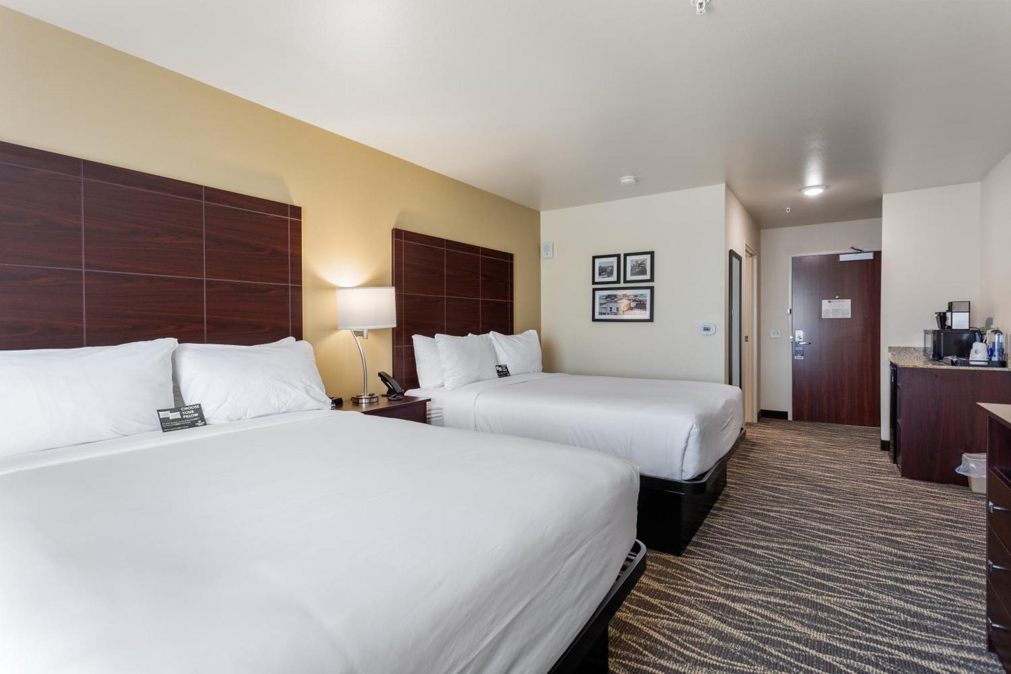 Hotel Cobblestone & - Bay 4*